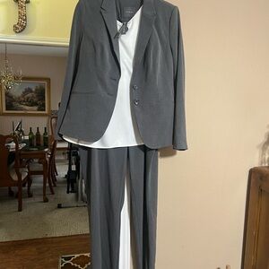 The Limited Women’s Gray Suit Size 8 NWT